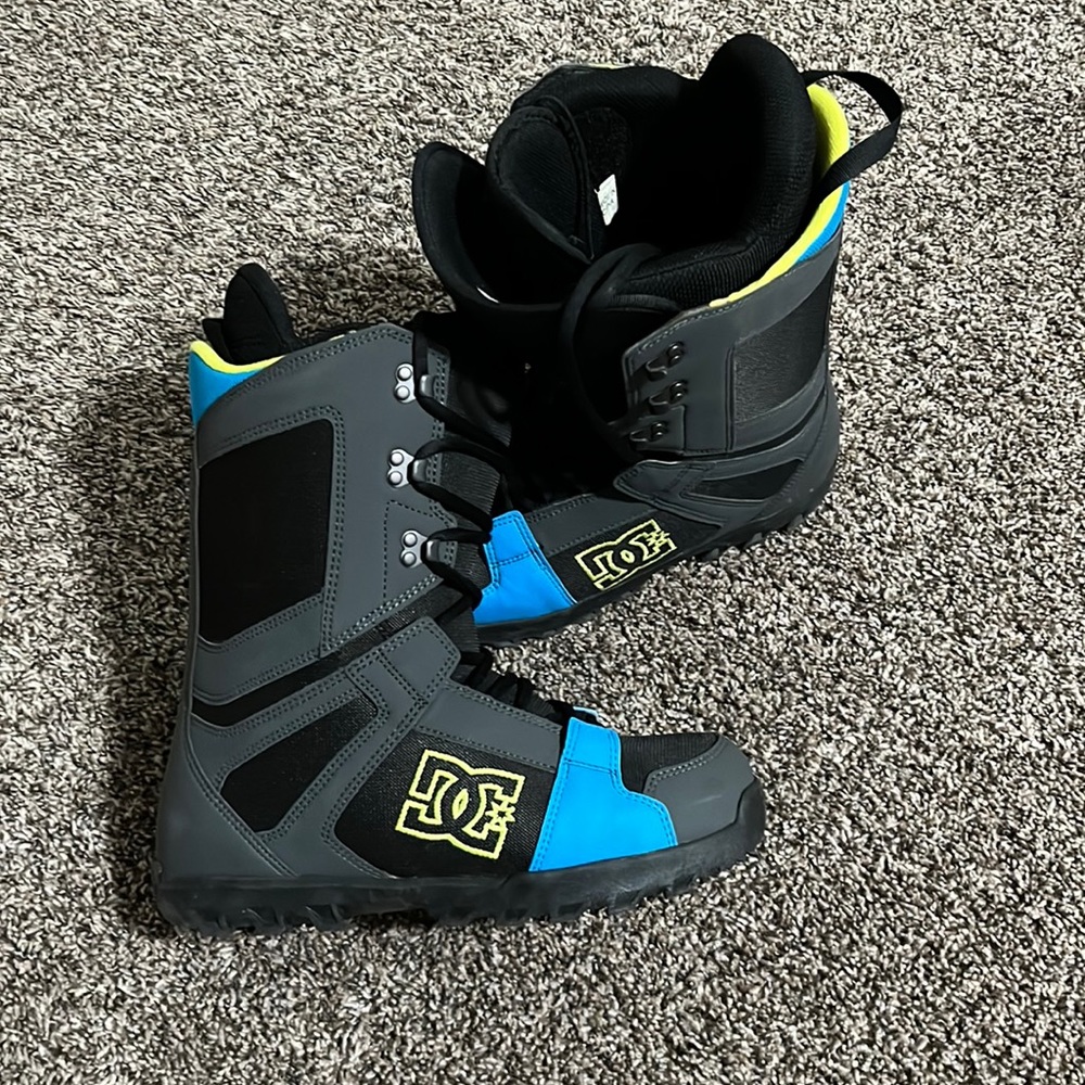 DC snowboard boots